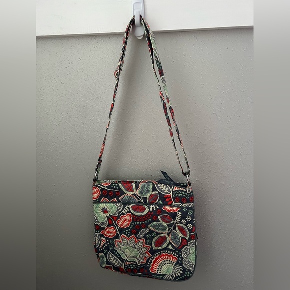 Vera Bradley Nomadic Floral Triple Zip Hipster Quilted Bag - Picture 4 of 11